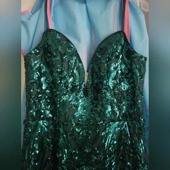 Emerald green mermaid/trumpet style formal gown / prom dress - Size 10